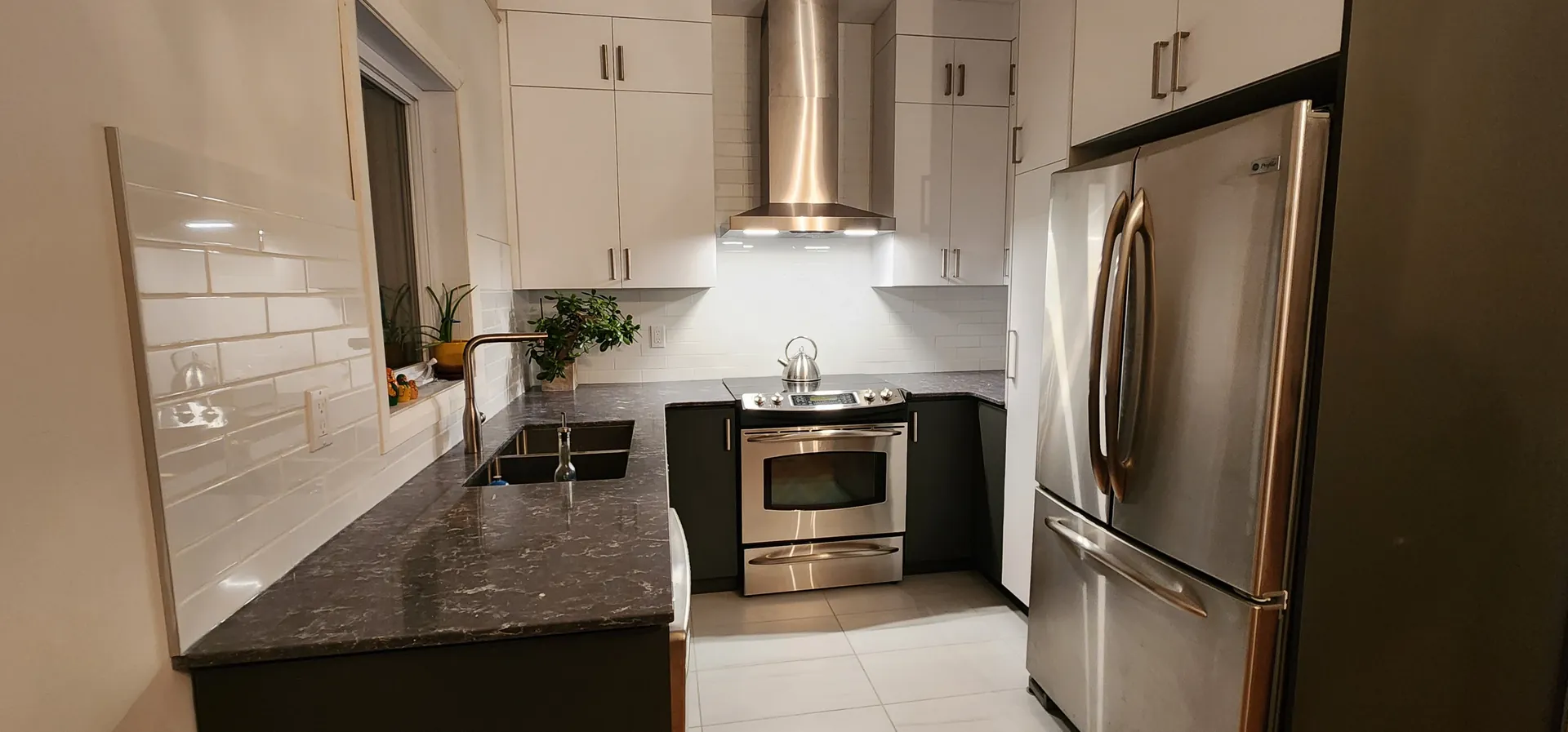 Kitchen with dark countertop — renovation in Laval
