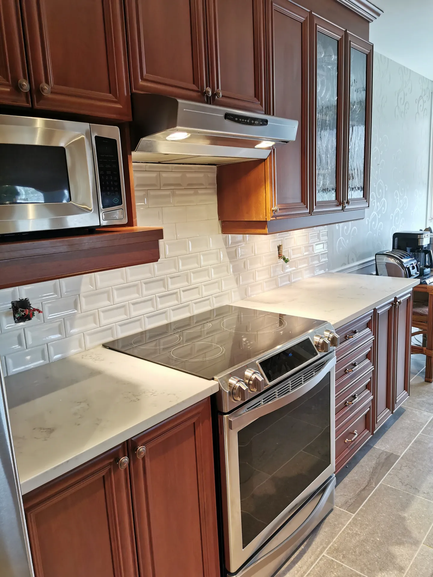 Classic wood kitchen renovation in Laval